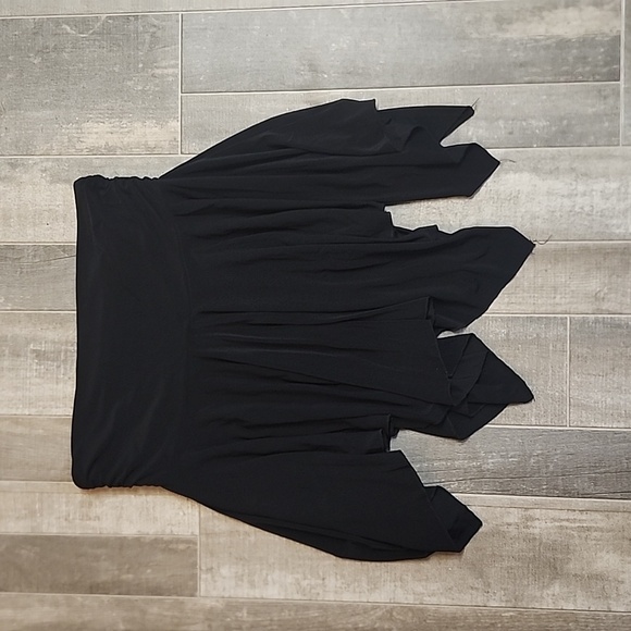 Boutique brand black jagged hem mini skirt - Picture 6 of 8